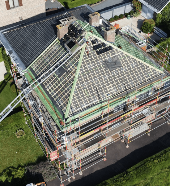 3 (1) chantier de construction de charpente