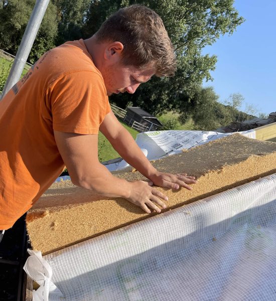 installation de plaques isolantes sur toiture